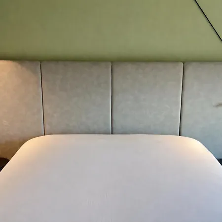 Ibis Aeroport 3*