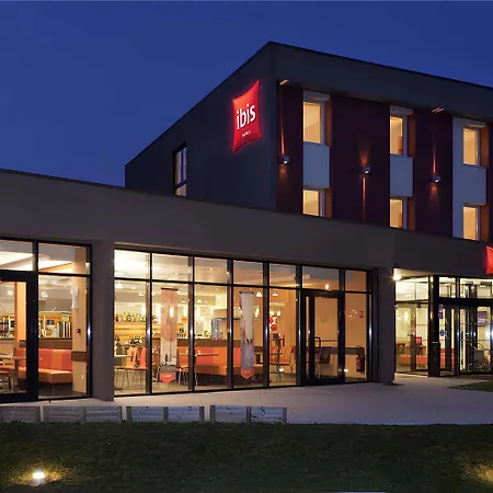Ibis Aeroport 3*
