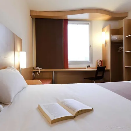 Отель Ibis Aeroport 3*