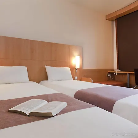 Hotel Ibis Aéroport 3*