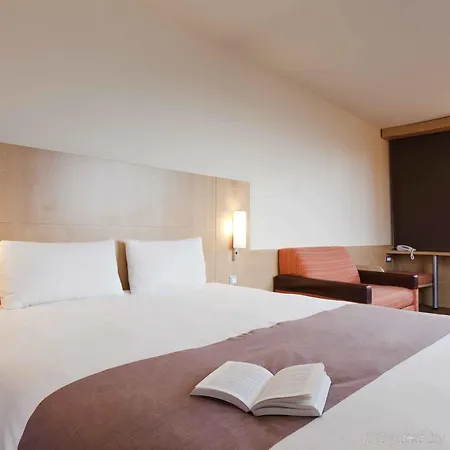 Отель Ibis Aeroport 3*